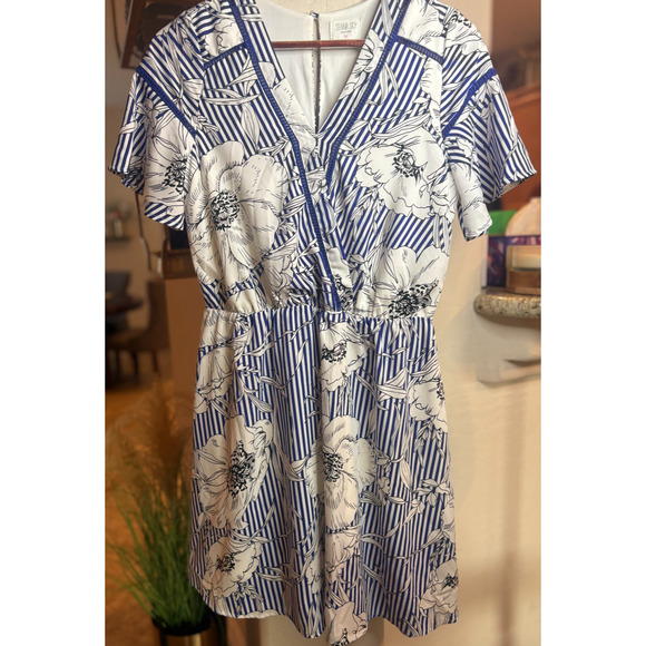 Sienna Sky Dress Medium Cute Summer Blue White Stripes Floral Short Sleeve - Picture 1 of 5